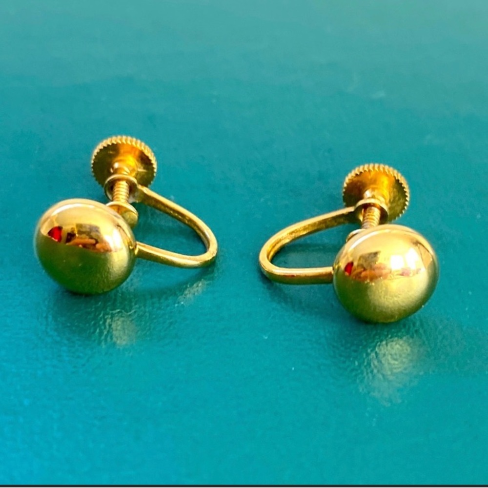 Longcraft vintage mint condition gold ball screwback earrings